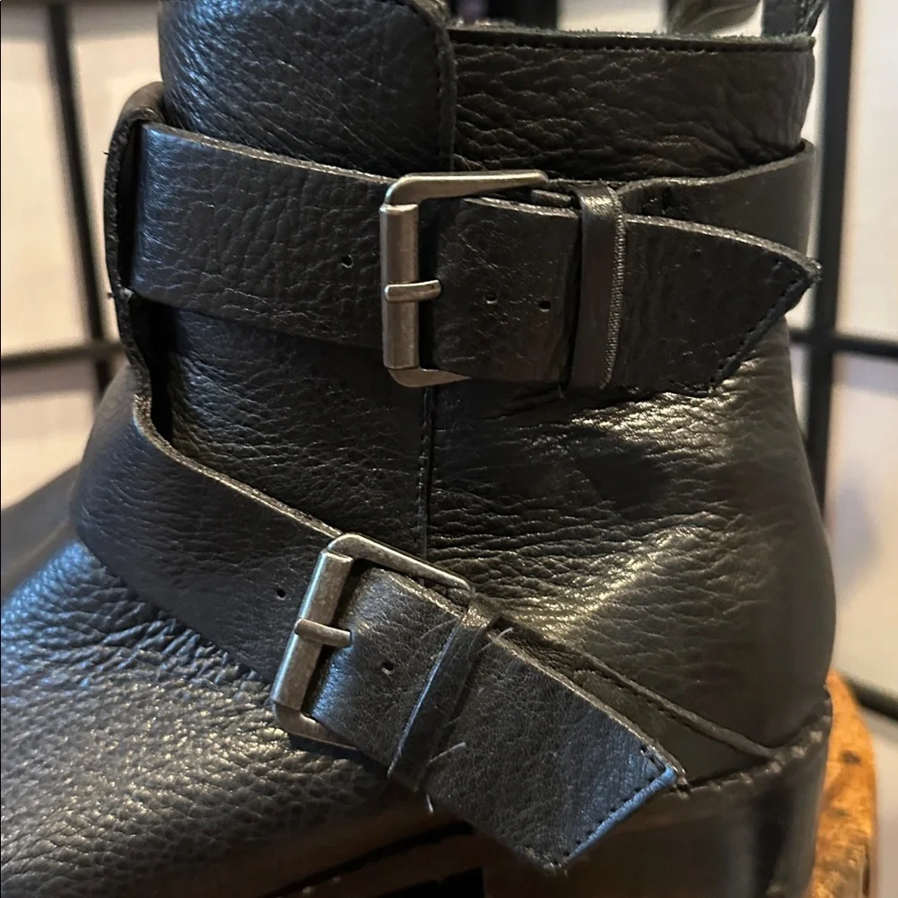 Gentle Souls by Kenneth Cole Women's Black Leather Best of Moto Boots 7 EUC